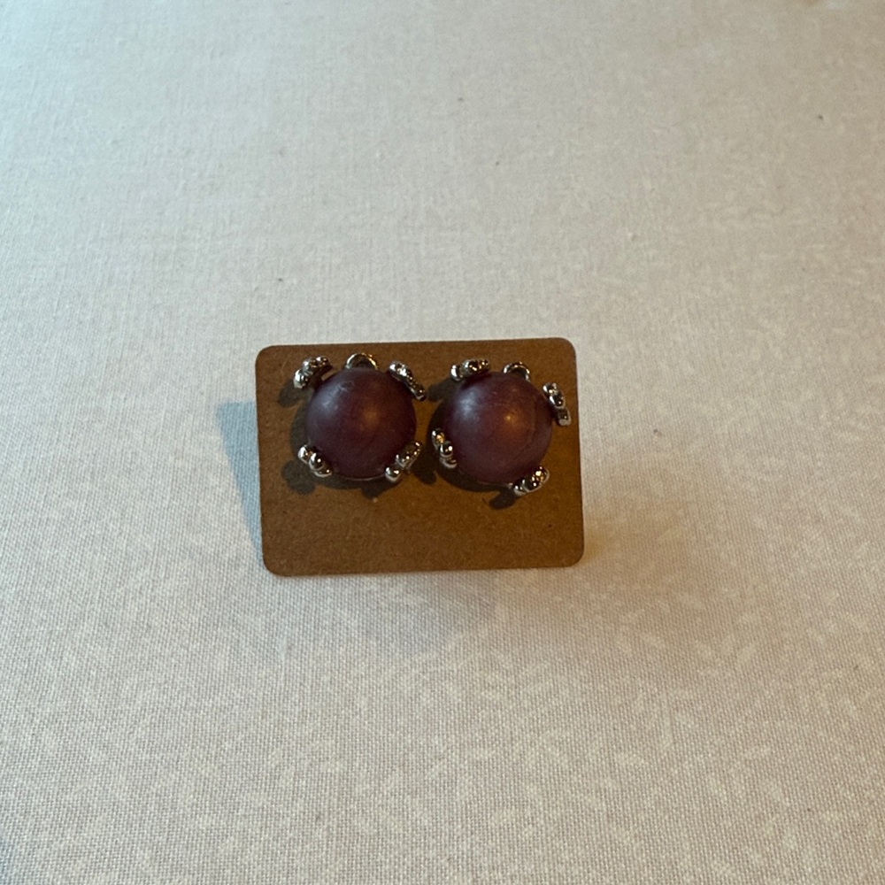 Chic Mauve Stud Earrings